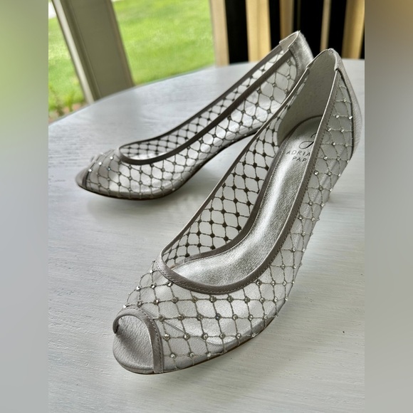 ADRIANNA PAPELL, 100% SILVER MESH HEELS WITH LEATHER SOLE. 2 1/2” HEEL. SIZE 9M - Picture 2 of 8